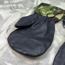 Lade das Bild in den Galerie-Viewer, Genuine British Army Woodland DPM Extreme Cold Inner Mitten Gloves - LARGE
