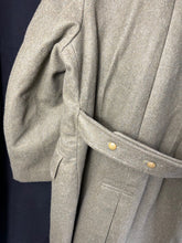 Charger l&#39;image dans la galerie, Original British Army Soldiers Greatcoat 1951 Pattern - 41&quot; Chest
