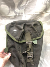 Lade das Bild in den Galerie-Viewer, British Army OD Green Water Bottle Pouch 1980s/1990s era
