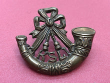 Lade das Bild in den Galerie-Viewer, Original WW2 British Army Kings Crown Collar Badge - Shropshire Light Infantry
