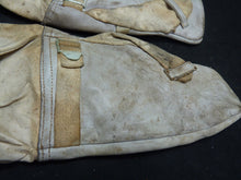 Load image into Gallery viewer, Original WW2 Pattern British Army White Camouflaged Gloves / Gunners Mittens
