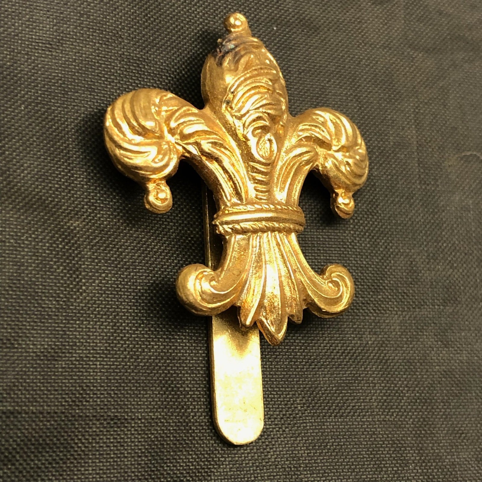 British Army Cap/Beret Badge - 7th (Ardwick) Battalion Manchester Regiment - The Militaria Shop