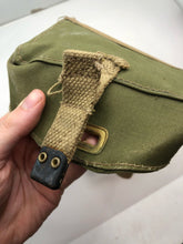 Charger l&#39;image dans la galerie, Original WW2 British Army Assault Lightwieght Gas Mask Bag
