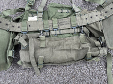 Charger l&#39;image dans la galerie, Original British Army 58 Pattern Webbing Rig Set Up - Belt, Pouches, Roll
