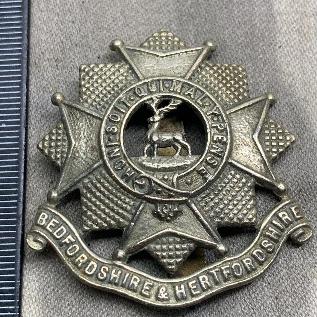 Original WW2 British Army Bedfordshire & Hertfordshire Regiment Cap Badge