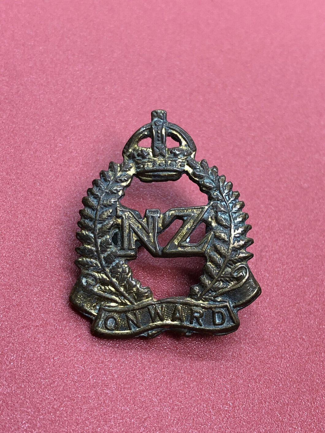 Original WW1 New Zealand Expeditionary Force Collar Badge