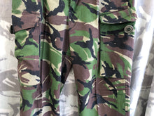 Load image into Gallery viewer, Size 75/72/88 - Vintage British Army DPM Lightweight Combat Trousers
