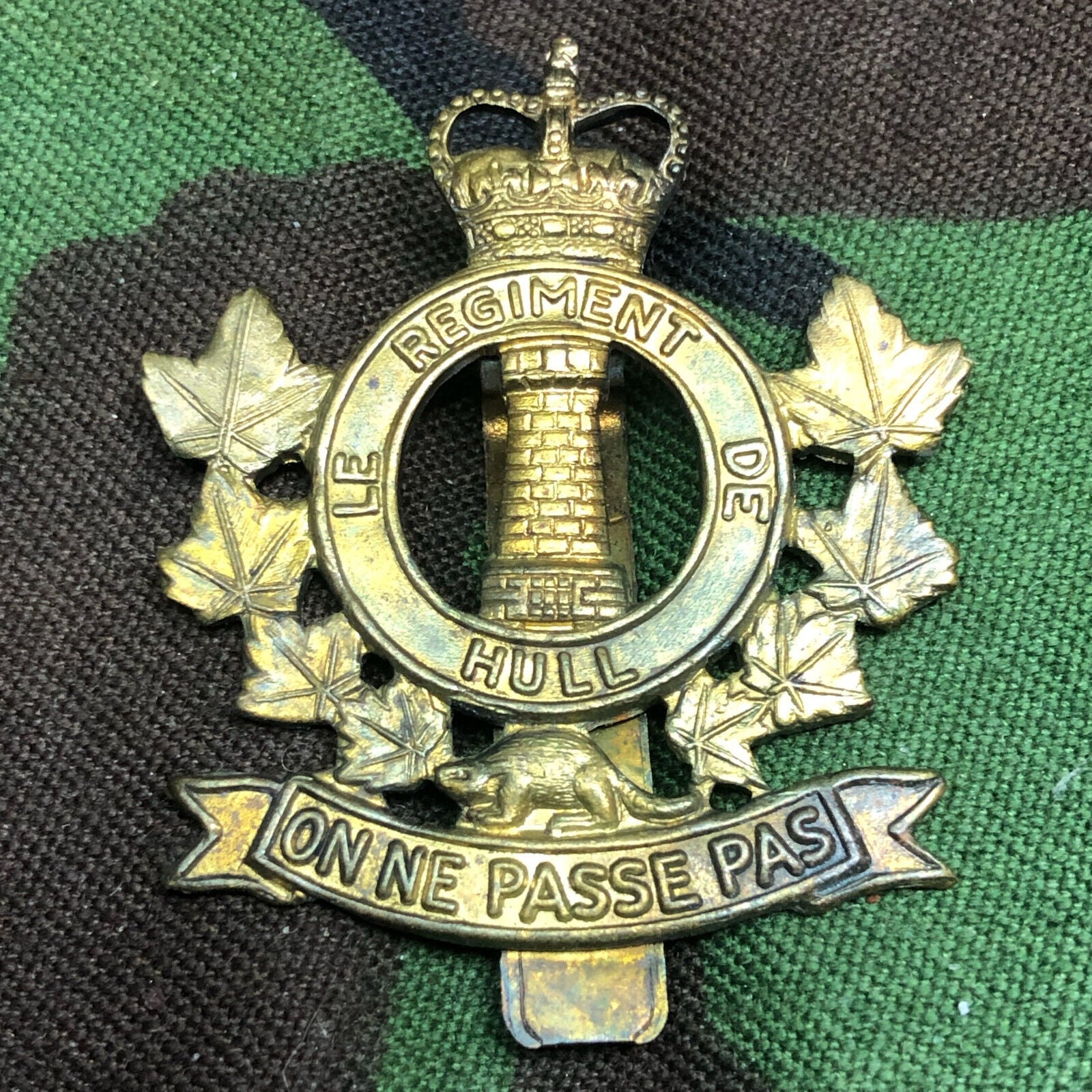 Original Canadian Army Le Régiment de Hull Beret / Cap Badge - The Militaria Shop