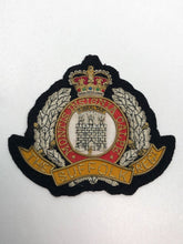 Lade das Bild in den Galerie-Viewer, British Army Bullion Embroidered Blazer Badge - The Suffolk Regiment
