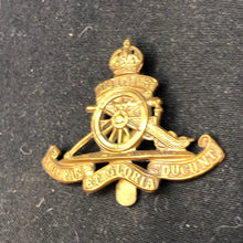 Load image into Gallery viewer, Original WW2 British Army Cap Badge - Royal Artillery - The Militaria Shop
