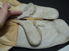 Load image into Gallery viewer, Original WW2 Pattern British Army White Camouflaged Gloves / Gunners Mittens
