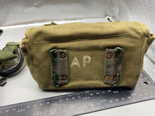 Load image into Gallery viewer, Original Pair of British Army Anti-Mine Eye Protectors in Box - Very Clean
