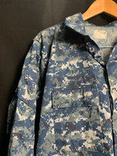 Charger l&#39;image dans la galerie, U.S. Navy NWU Type 1 Blue Digital Camouflage Combat Jacket - 45&quot; Chest - The Militaria Shop
