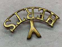 Charger l&#39;image dans la galerie, Original WW1 British Army Herts Yeomanry Brass Shoulder Title
