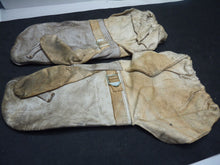 Load image into Gallery viewer, Original WW2 Pattern British Army White Camouflaged Gloves / Gunners Mittens
