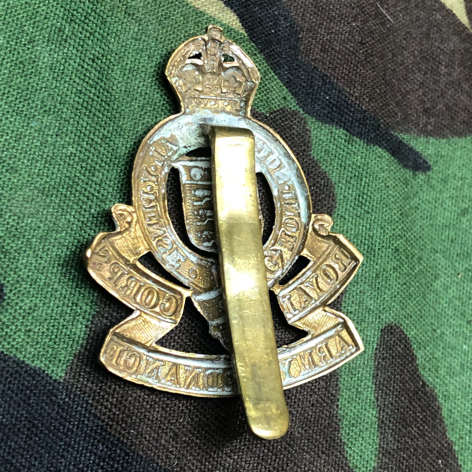 Original WW2 British Army Royal Army Ordnance Corps Cap Badge - Kings Crown - The Militaria Shop