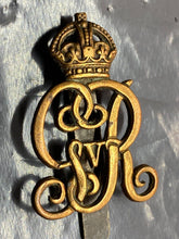 Load image into Gallery viewer, Original British Army WW1 - George V Norfolk Yeomanry Cap Badge
