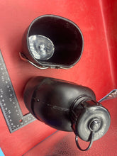 Lade das Bild in den Galerie-Viewer, Black Plastic Two-Piece Waterbottle including Cup with Handles
