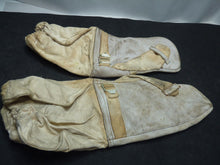 Load image into Gallery viewer, Original WW2 Pattern British Army White Camouflaged Gloves / Gunners Mittens
