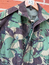 Charger l&#39;image dans la galerie, Original British Army 1968 Pattern Combat Smock Jacket - 34&quot; Chest - Unusual
