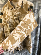 Charger l&#39;image dans la galerie, Genuine British Army Desert DPM Camouflafed Tropical Jacket - Size 180/104
