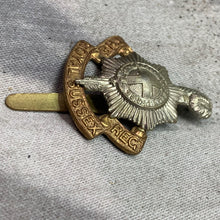 Lade das Bild in den Galerie-Viewer, Original WW2 British Army Royal Sussex Regiment Cap Badge
