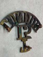 Load image into Gallery viewer, Original WW1 British Army 15th London Territorial Brass Shoulder Title
