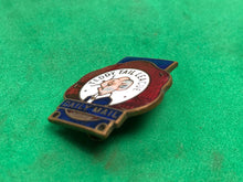 Lade das Bild in den Galerie-Viewer, Teddy Tail League - Daily Mail - Enamel Pin Badge
