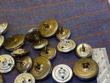 Lade das Bild in den Galerie-Viewer, Original Group of British Army Post 1953 Tunic Buttons - The Militaria Shop
