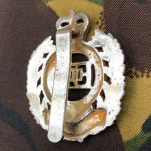 Load image into Gallery viewer, Genuine British Army Staybrite Cap Badge - Royal Engineers - The Militaria Shop
