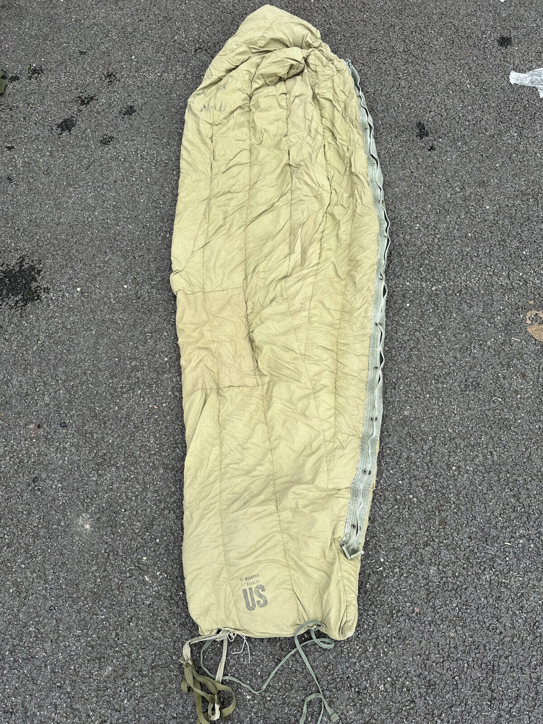 Original US Army Korea/Vietnam Era Sleeping Bag Mountain M1949 OD- Size Regular