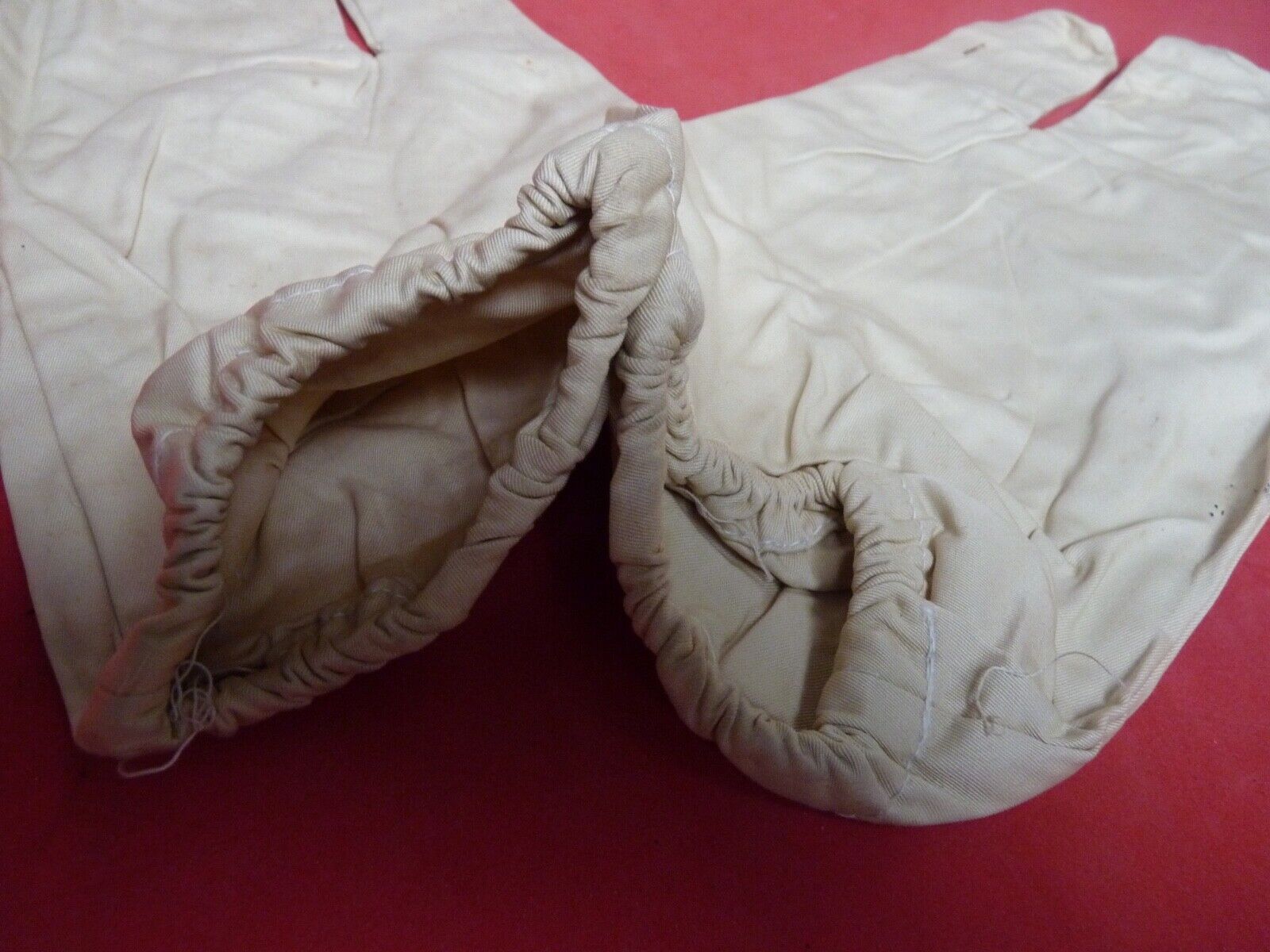 Original WW2 British Army Gunners Winter White Gloves - 1942 - The Militaria Shop
