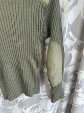 Charger l&#39;image dans la galerie, Genuine British Army Man&#39;s Heavy Jersey Olive Drab Pull Over - Size 1- 30&quot; Chest
