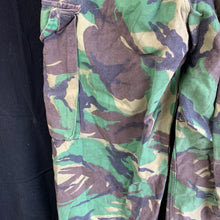 Lade das Bild in den Galerie-Viewer, Genuine British Army DPM Camouflaged Combat Trousers Temperate - Size 80/80/96
