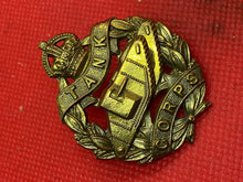 Lade das Bild in den Galerie-Viewer, Original WW1 British Army Tank Corps Cap Badge
