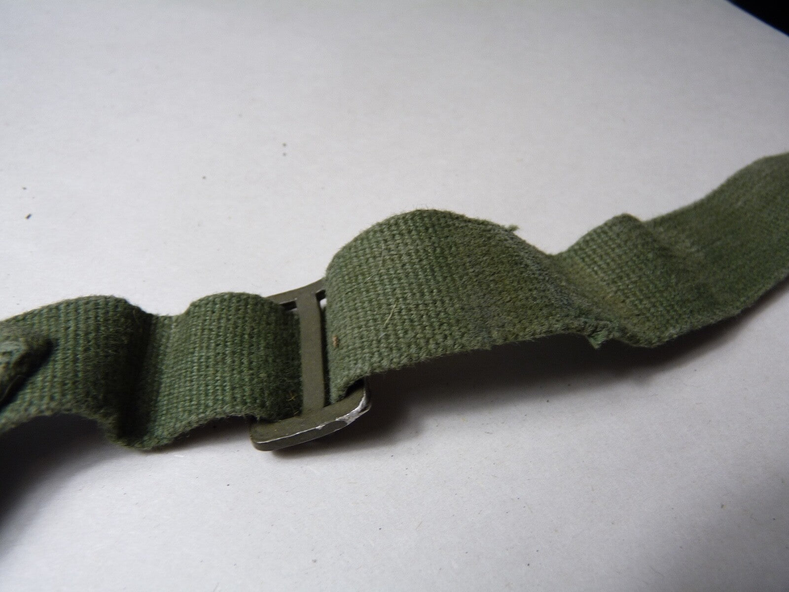 Original WW2 British Army 44 Pattern Shoulder / Extended Equipment Strap - 1945 - The Militaria Shop