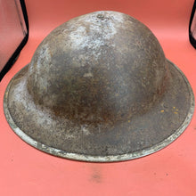 Lade das Bild in den Galerie-Viewer, Originaler Militärhelm Mk2 Brodie der britischen Armee aus dem 2. Weltkrieg für Soldaten – Hergestellt in Südafrika 
