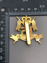 Lade das Bild in den Galerie-Viewer, Genuine British Army 16th The Queen&#39;s Lancers Cap Badge
