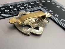 Charger l&#39;image dans la galerie, Original WW2 British Army The Royal Sussex Regiment Cap Badge
