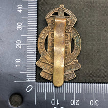 Charger l&#39;image dans la galerie, Original British Army Cap/Beret Badge - Royal Army Ordnance Corps RAOC - The Militaria Shop
