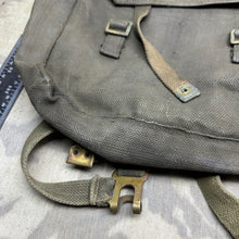 Lade das Bild in den Galerie-Viewer, Original WW2 British Army / RAF 37 Pattern Webbing Small Pack &amp; L Straps Set
