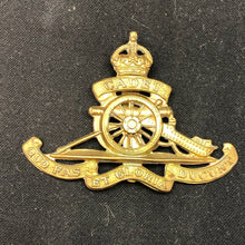 Load image into Gallery viewer, Original WW2 British Army Cap Badge - Royal Artillery - The Militaria Shop
