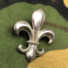 Load image into Gallery viewer, Original British Army WW2 Collar Badge - Manchester Regiment - The Militaria Shop
