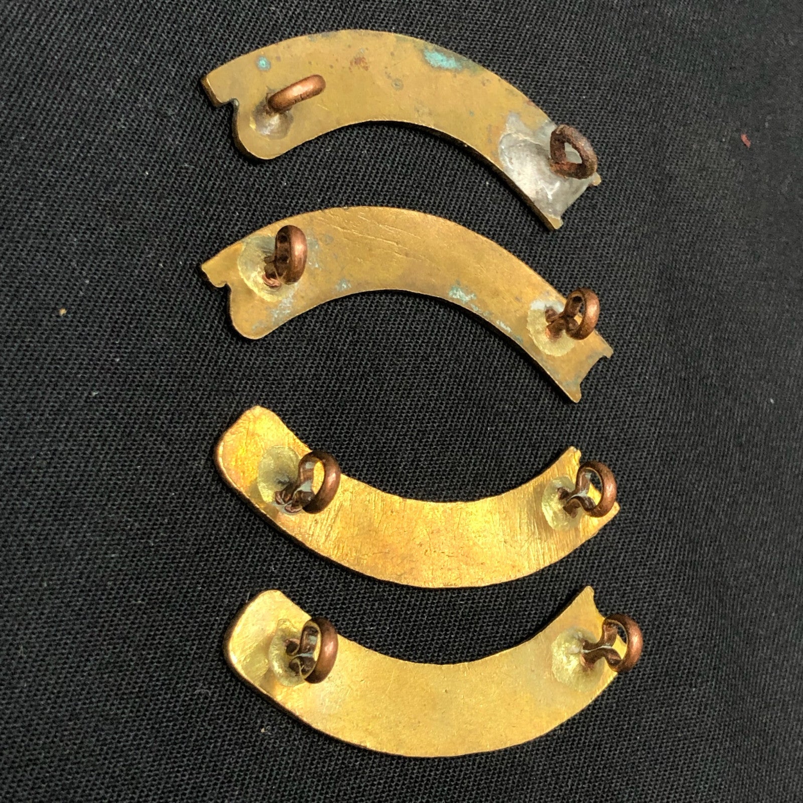 Original WW1/WW2 British Army Red Cross Northumberland Brass Shoulder Title Set - The Militaria Shop