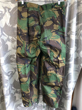Charger l&#39;image dans la galerie, Genuine British Army DPM Camouflage Waterproof Trousers - Leg 70cm Waist 80cm
