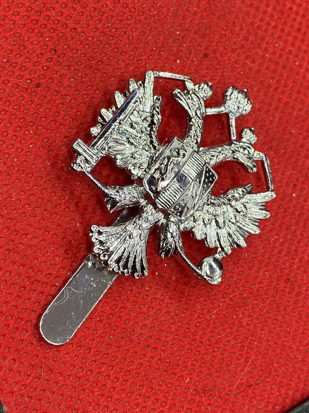 British Army 1st Queens Dragoon Guards Cap Badge