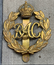 Charger l&#39;image dans la galerie, Original WW2 British Army Royal Armoured Corps Cap Badge
