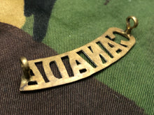 Load image into Gallery viewer, Genuine Canadian Army WW1 Brass Shoulder Title - CANADA - The Militaria Shop
