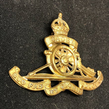 Load image into Gallery viewer, Original WW2 British Army Cap Badge - Royal Artillery - The Militaria Shop
