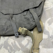 Lade das Bild in den Galerie-Viewer, Original WW2 British Army / RAF 37 Pattern Webbing Small Pack &amp; L Straps Set
